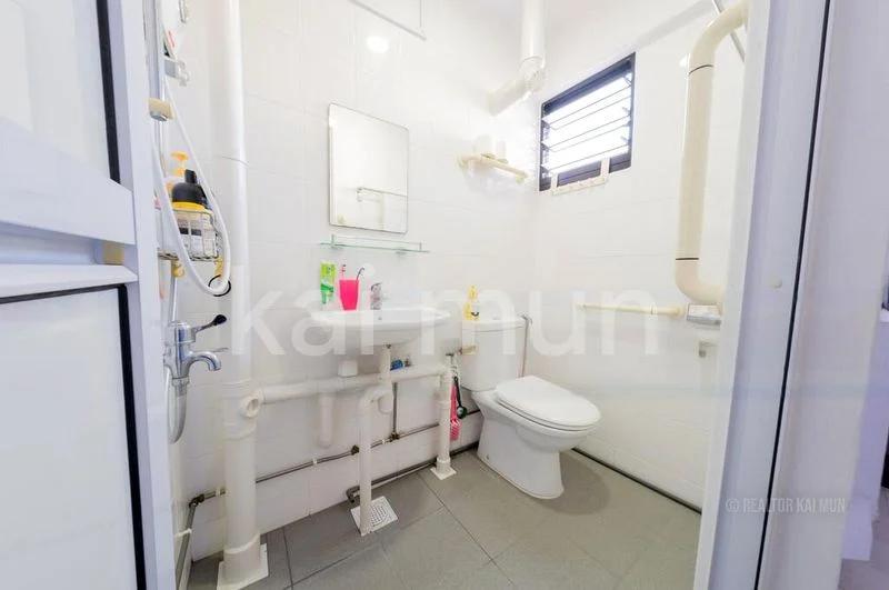 4 Room (4NG) HDB for Sale in  475 Ang Mo Kio Avenue 10 - Image 11